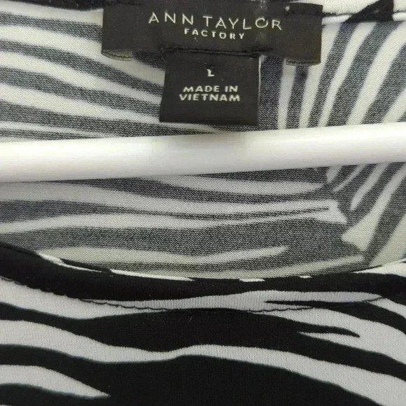 Ann Taylor women's zebra print blouse - Picture 2 of 8